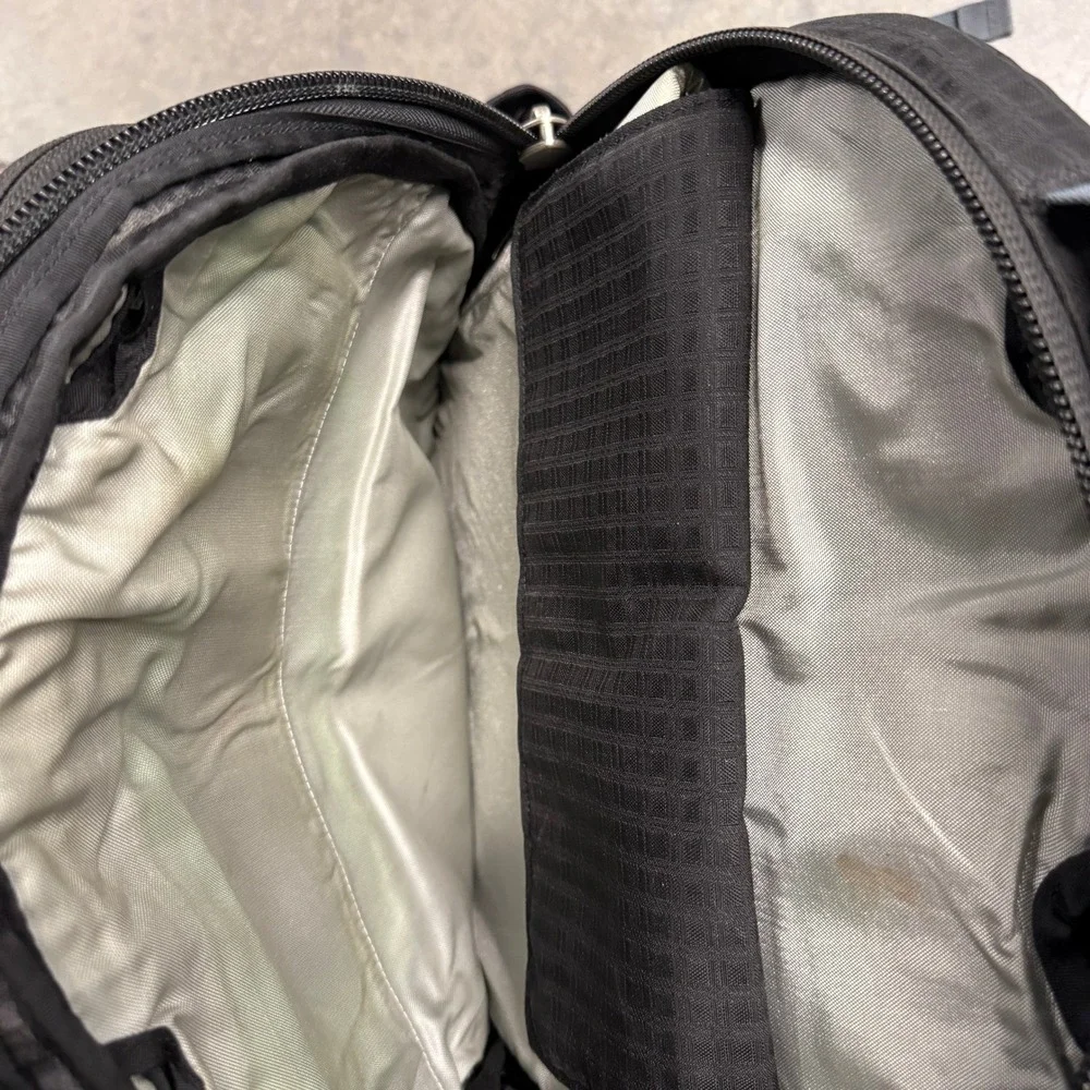 Patagonia Refugio 28L Backpack Black Ripstop Grid Laptop Daypack Bag 3520